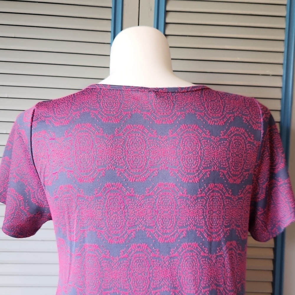 LuLaRoe Grey & Pink Scoop Neck Top - Picture 8 of 10